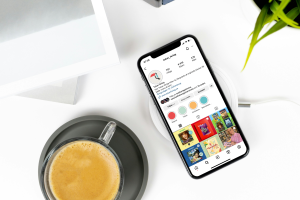 Följ oss i sociala medier – vi finns på Facebook och Instagram